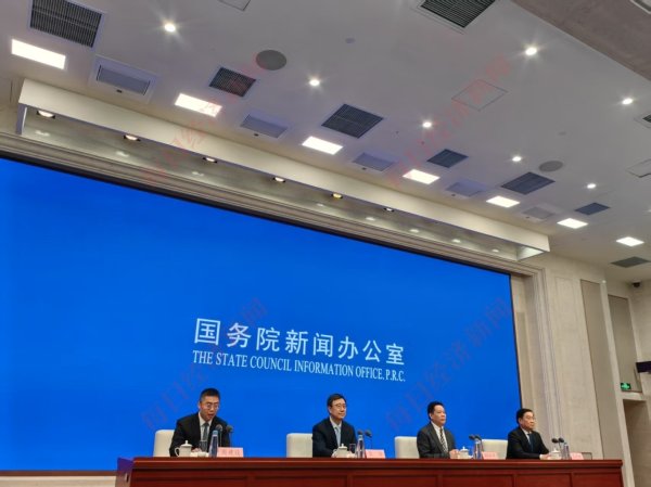 铭创配资 成都世运会如何体现节俭办赛？成都市市长王凤朝答每经：27个竞赛场馆均为改建或临建，改造过程全部采用绿色环保和可循环利用材料