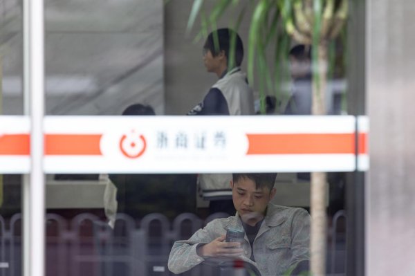 天添盈 “恋爱都不想谈了” 3600点, 新股民跑步入场悲喜交加